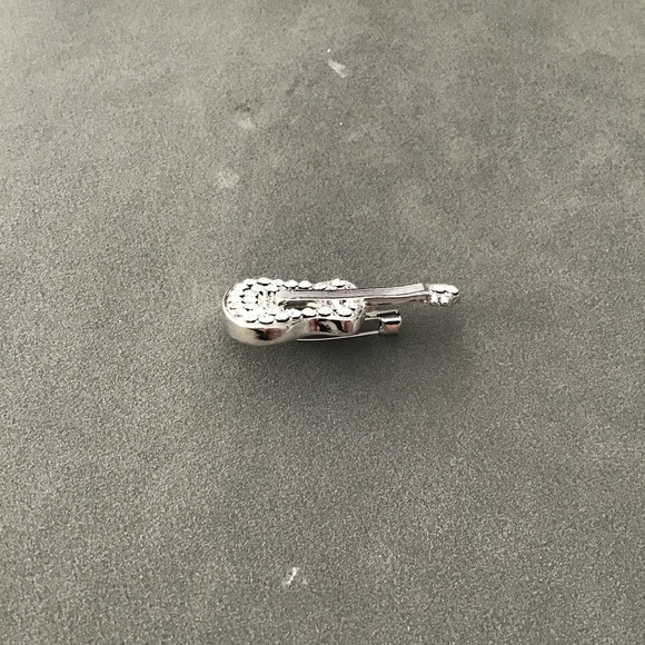 Rhinestone Guitar Pin Brooch - Picture 2 of 3